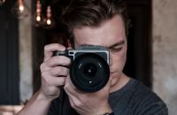 Máy ảnh mirrorless Medium Format đầu tiên giá 9.000 USD